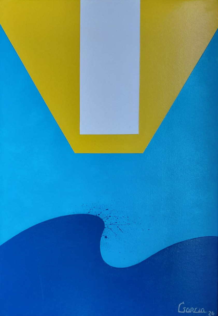 Composición geométrica vertical: un trapecio amarillo y una banda blanca descienden sobre azul, con una ola azul oscuro en la parte baja.